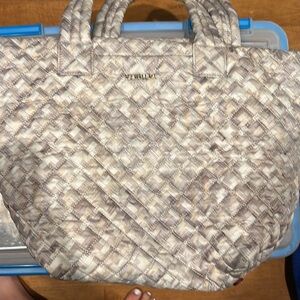 Like New MZ WALLCE MEDIUM METRO TOTE DELUXE